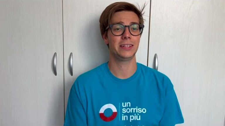 Mattia volontario di Un Sorriso in Più